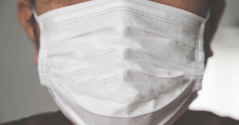 Loss of smell and taste are signs of Covid infection (but a sore throat isn't) image 